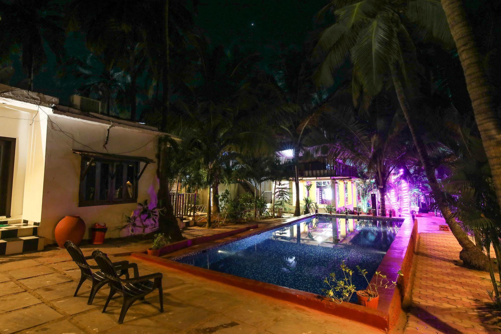 Treebo Trend Ashwem Beach Resort Goa Мандрем Экстерьер фото